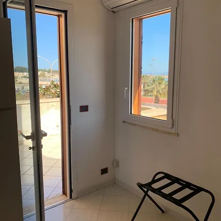 Ciuri Di Fronte Al Mare